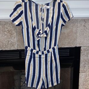 Hollister small romper pockets